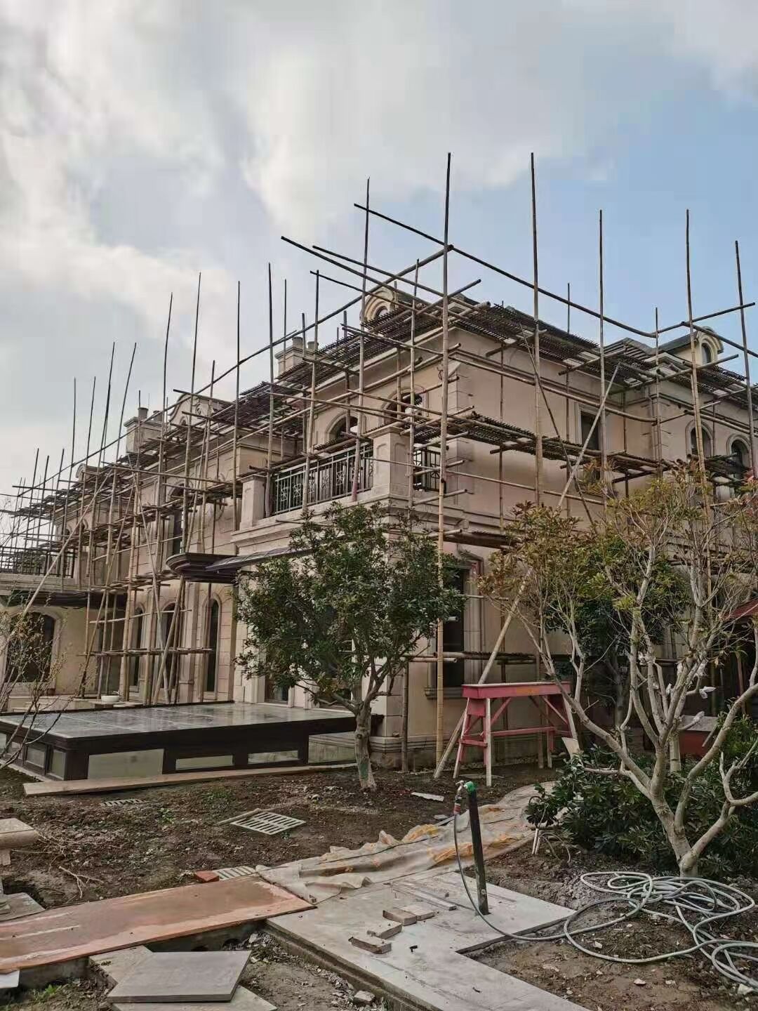 松江毛竹脚手架-别墅脚手架-搭建别墅毛竹脚手架按什么算