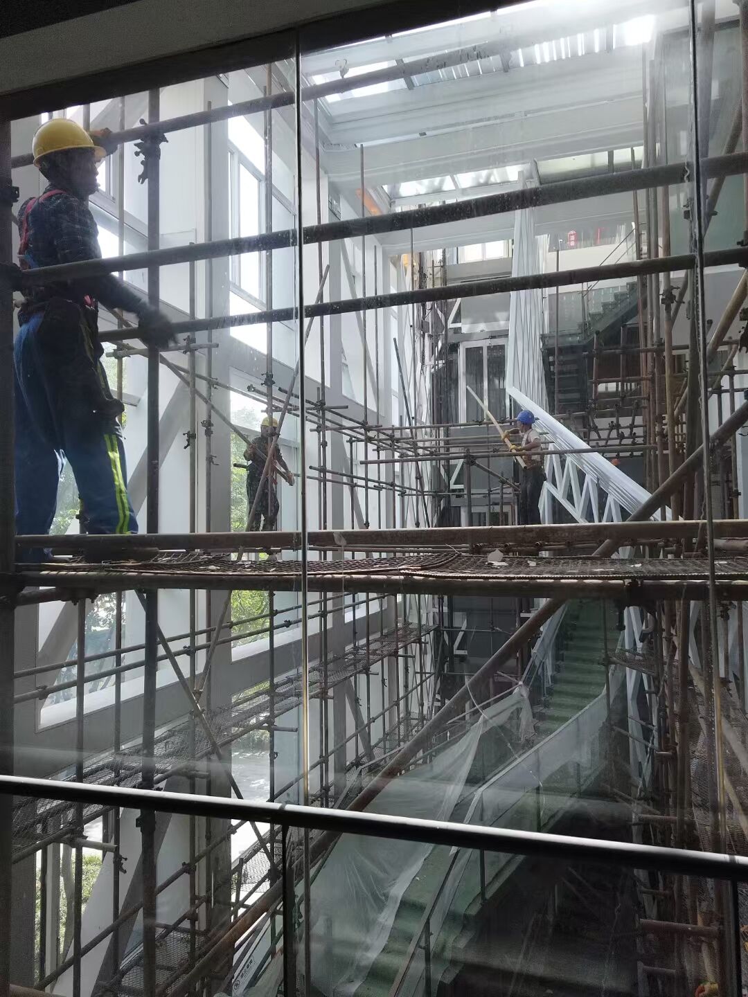 钢管脚手架高空作业的铁搭档-外墙施工室内作业的好帮手