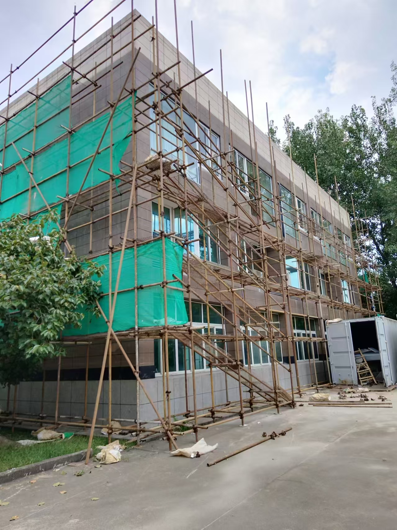 走进工地，看看上海脚手架在高空中满满的安全感