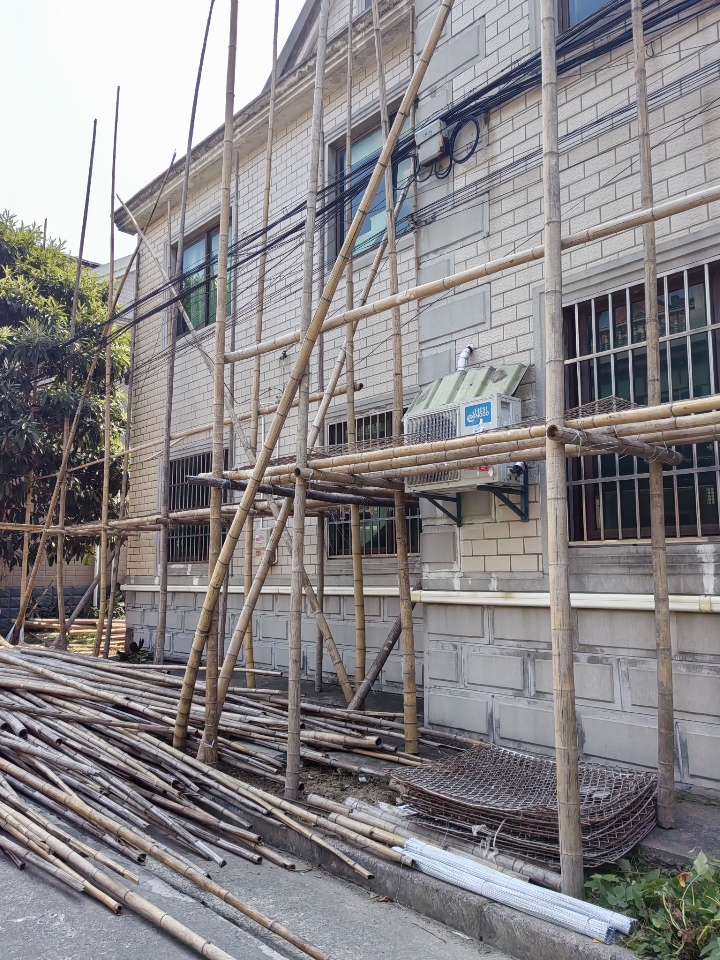 毛竹脚手架价格便宜 为什么有些工地不能使用呢？