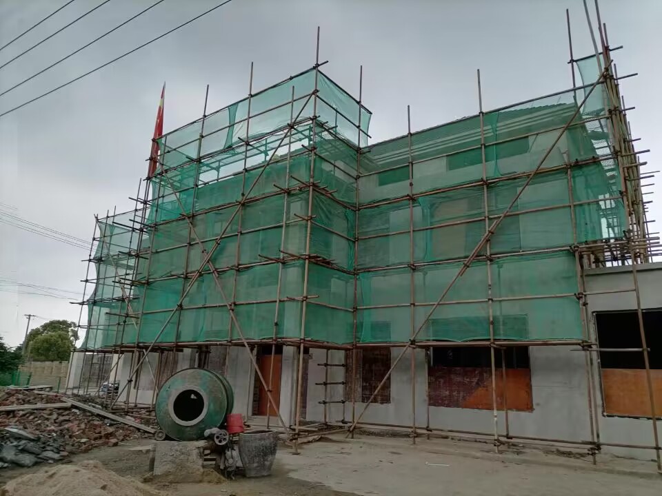 低层自建房改造高性价比方案！青浦外墙脚手架搭建现场